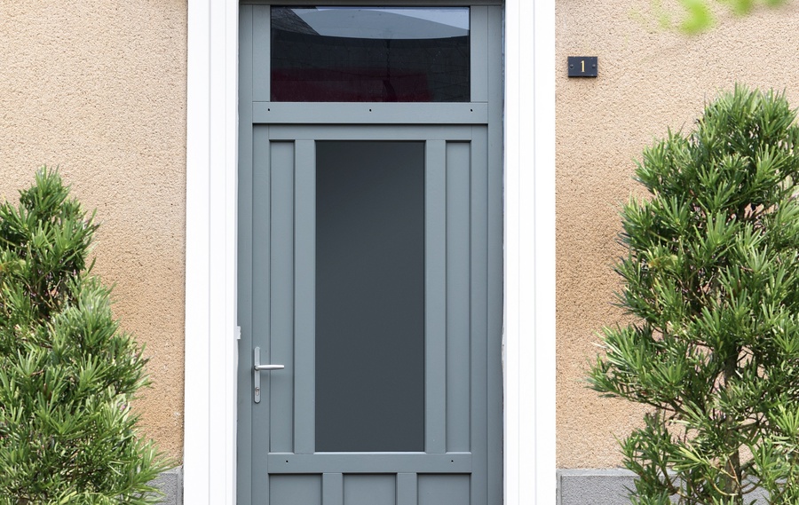 Notre gamme de porte d'entrée en BOIS CLASSIQUE et CREATIVE CONTEMPORAINE à MONTGERON